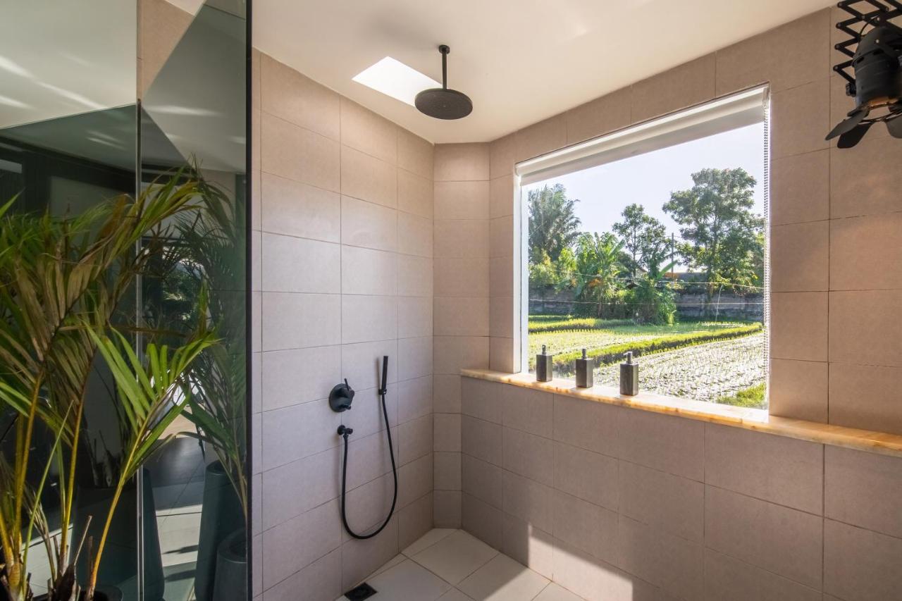 Rice Field View With Sauna Projector And Jacuzzi Unique Design Canggu Exterior foto